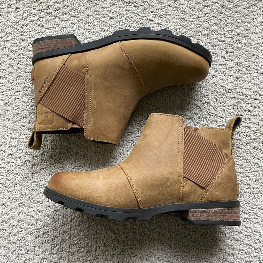 NWOT Sorel Chelsea Emelie